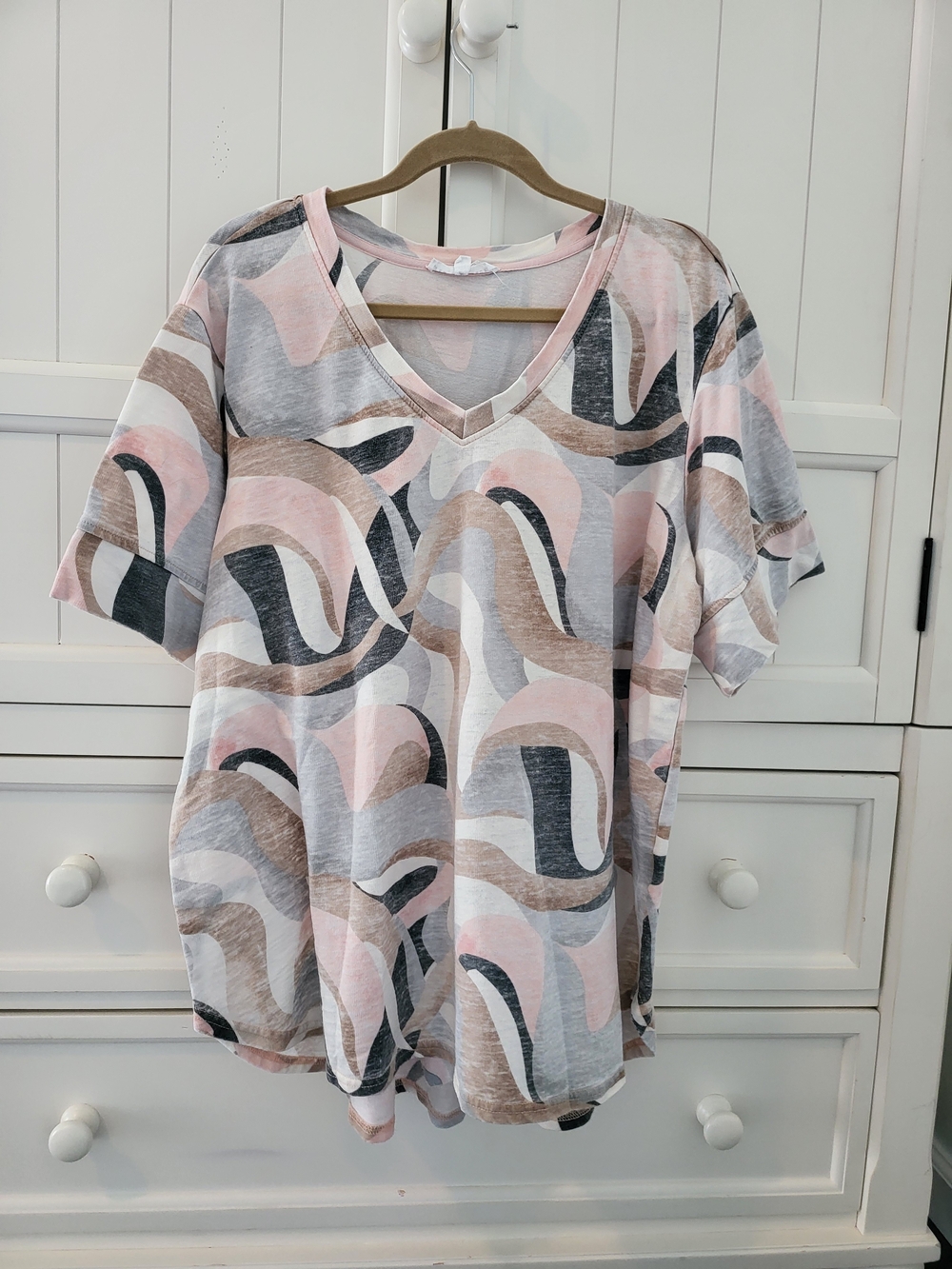 Women's 1X V-Neck Short Sleeve Top - Pink Multi Print